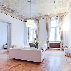 Beautiful 3 Bedroom In 7th District Apartamento Budapest